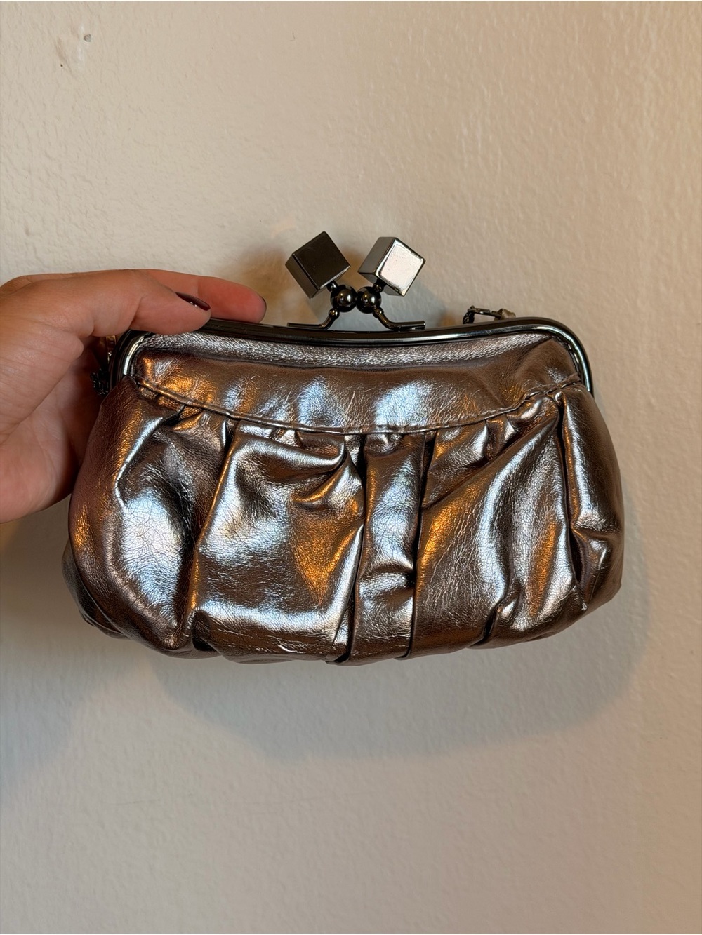 La Regale Metallic Silver Pleated Kiss-Lock Wristlet